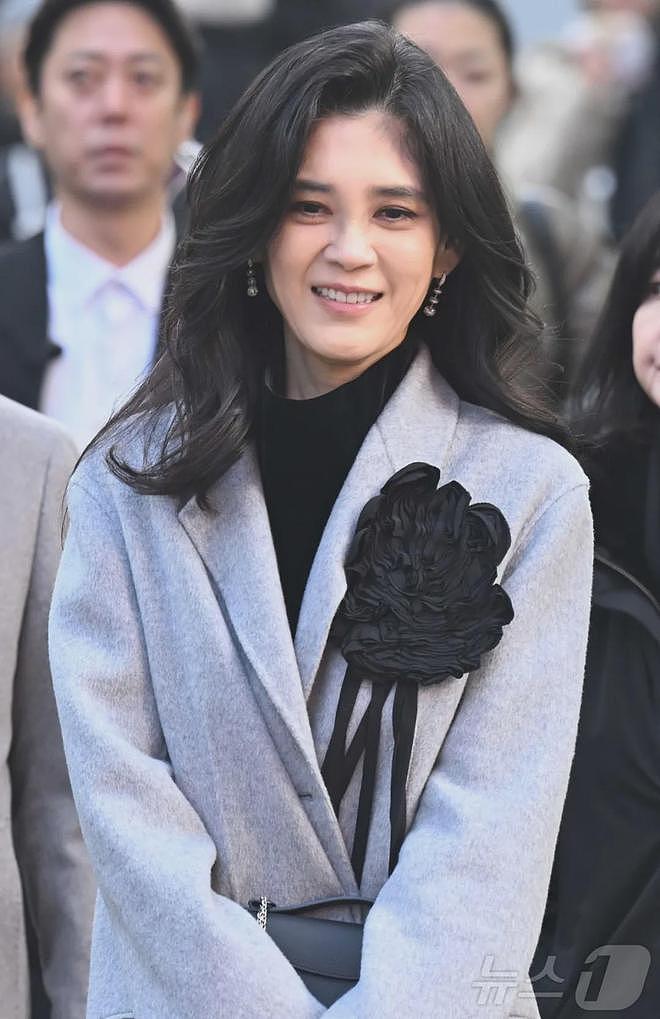 55岁三星长公主走路要人扶、白发藏不住？人间富贵花背后辛酸多…（组图） - 4