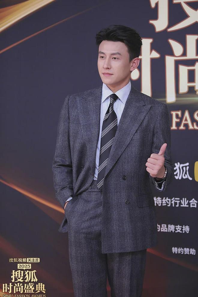 搜狐红毯谁赢了？75岁刘晓庆状态震撼全家，和胡兵走创意秀场绝了（组图） - 41