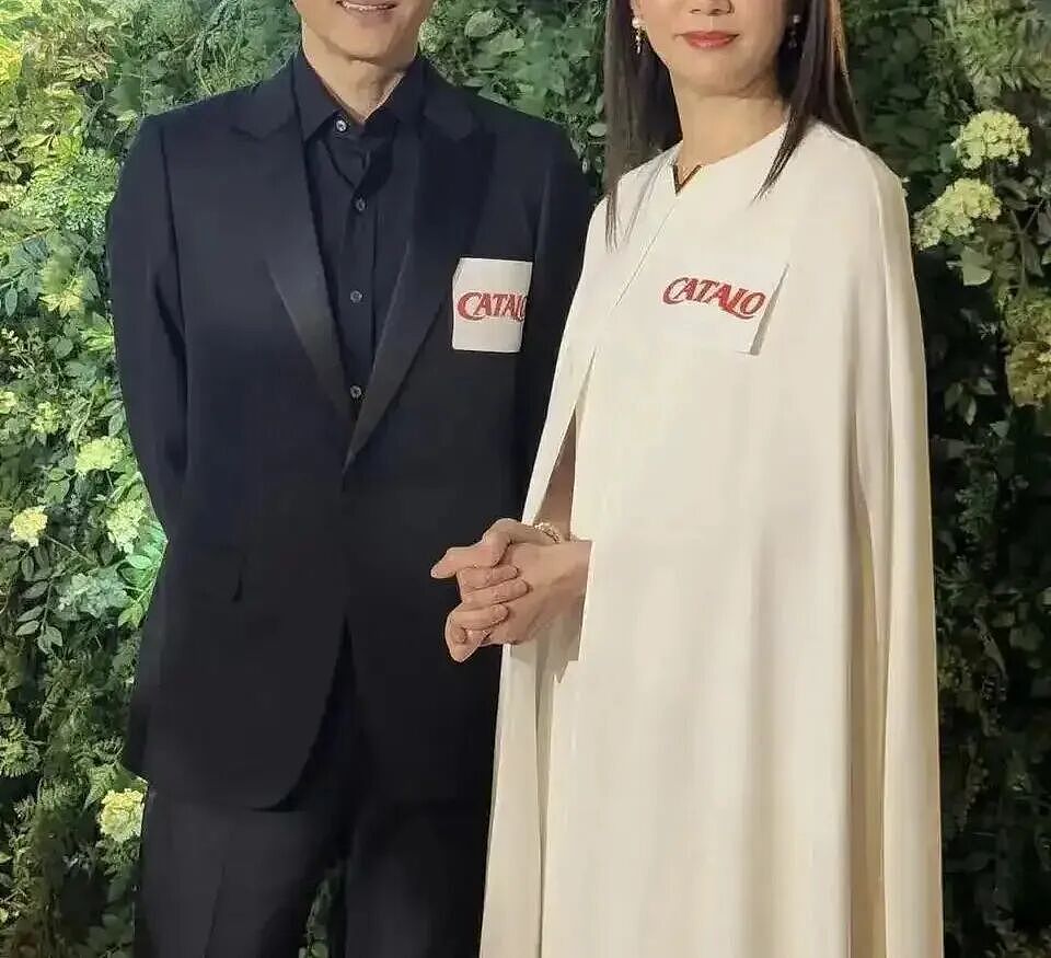 顶流港星人设塌房,把女生安排在家附近?正宫直接上门掌掴第三者!(组图) - 1