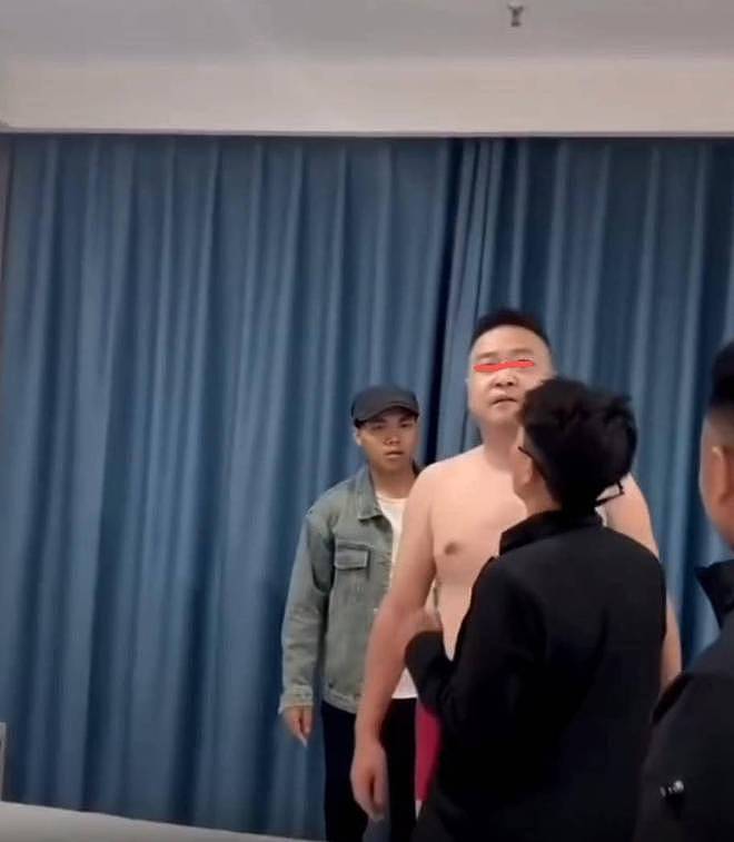 大瓜！年轻少妇出轨被当场抓奸，丈夫唯唯诺诺，视频曝光惹怒网友（组图） - 5