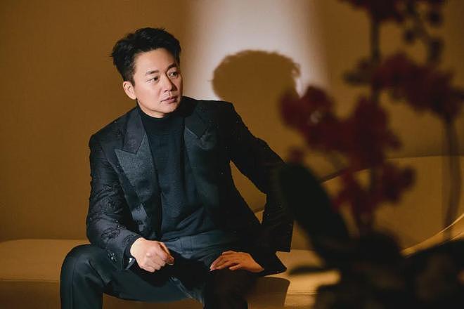 搜狐红毯谁赢了？75岁刘晓庆状态震撼全家，和胡兵走创意秀场绝了（组图） - 35