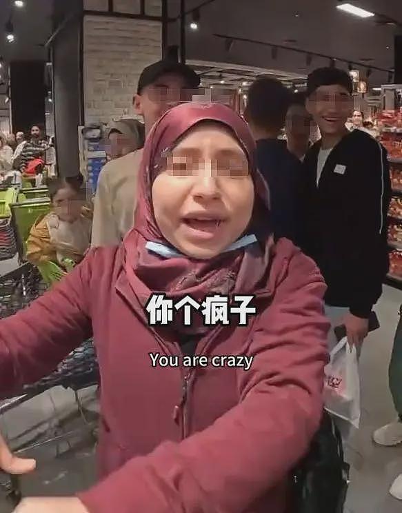 俩中国女生埃及游，与当地5人互殴，完胜后获围观者竖拇指（组图） - 13