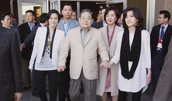55岁三星长公主走路要人扶、白发藏不住？人间富贵花背后辛酸多…（组图） - 25
