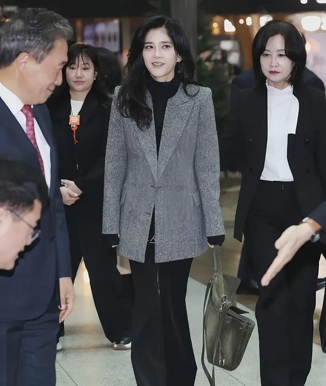 55岁三星长公主走路要人扶、白发藏不住？人间富贵花背后辛酸多…（组图） - 22