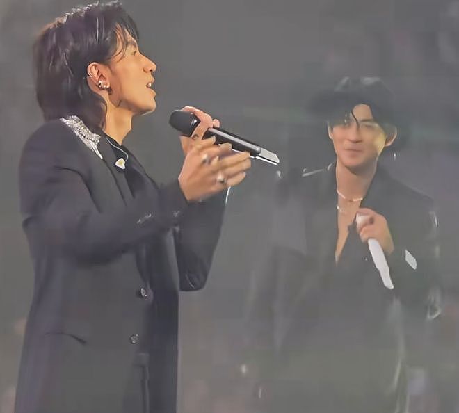 F3演唱会还是不行,被吐槽不伦不类像割韭菜拼盘,阿信乱入串台(组图) - 5