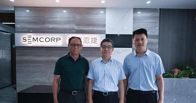 他全家移民却在中国疯狂捞金,一年赚走4个亿(组图) - 10