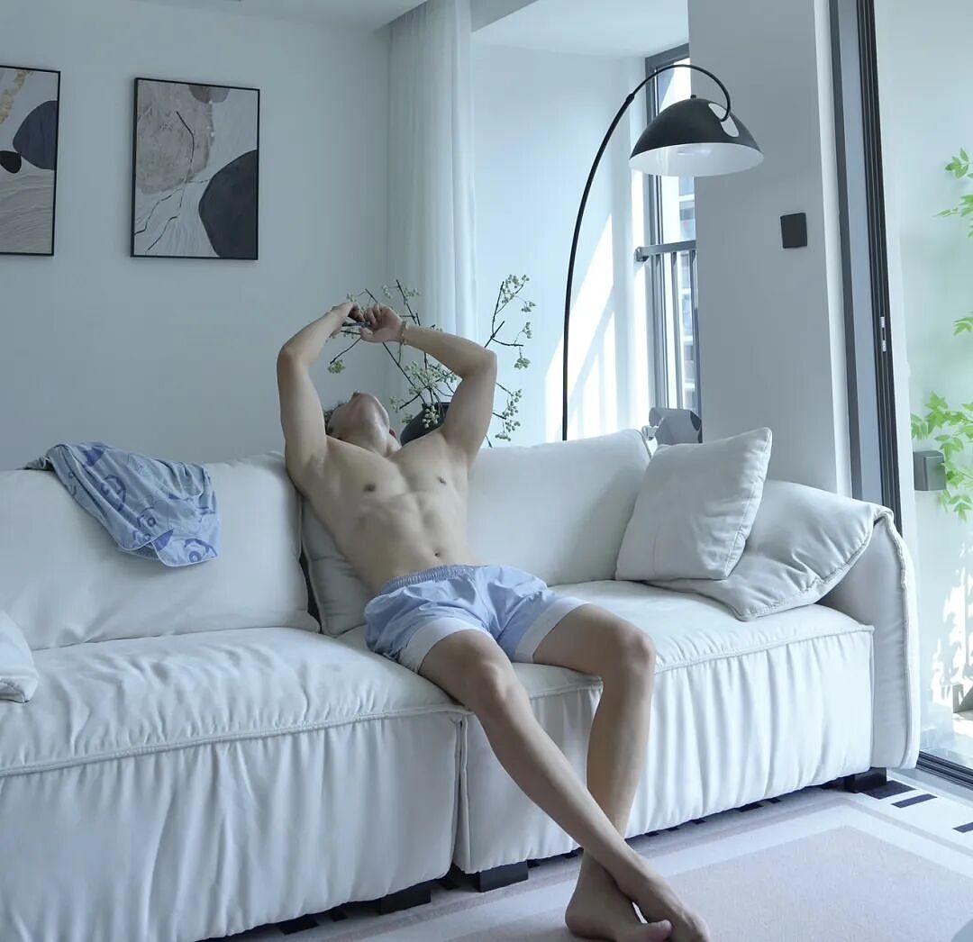 【帅哥】健身房里的肌肉猛男,圆润饱满的大胸肌令人赏心悦目(组图) - 4