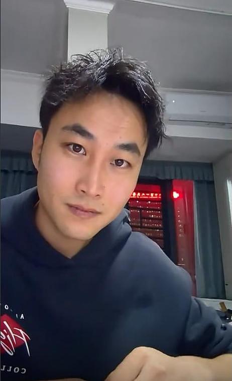 威海35岁海归硕士创业亏百万，回家借钱被父赶出门，母亲举动看哭全网（组图） - 2
