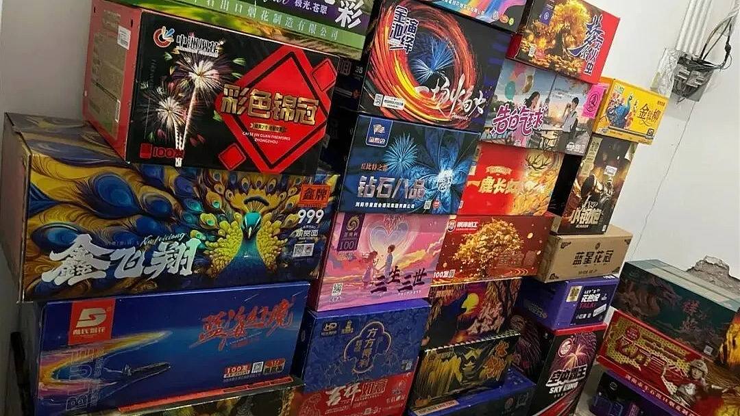 山西废除烟花爆竹“禁放令”，商家称已有不少消费者购买烟花（组图） - 1