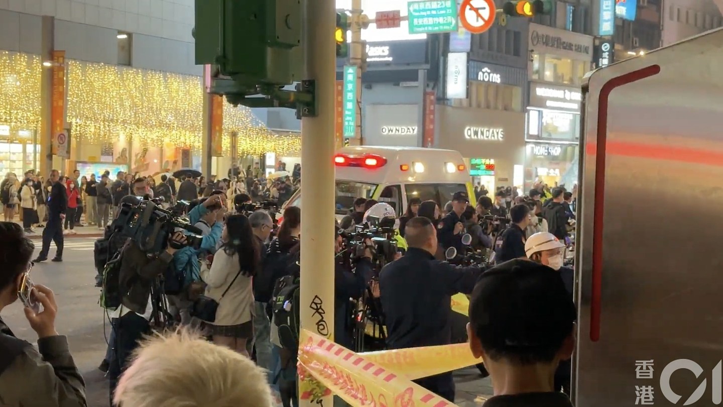 台北斩人，男骑士停红灯遭砍倒地影片曝光，撑到转角血流不止身亡（视频/组图） - 7