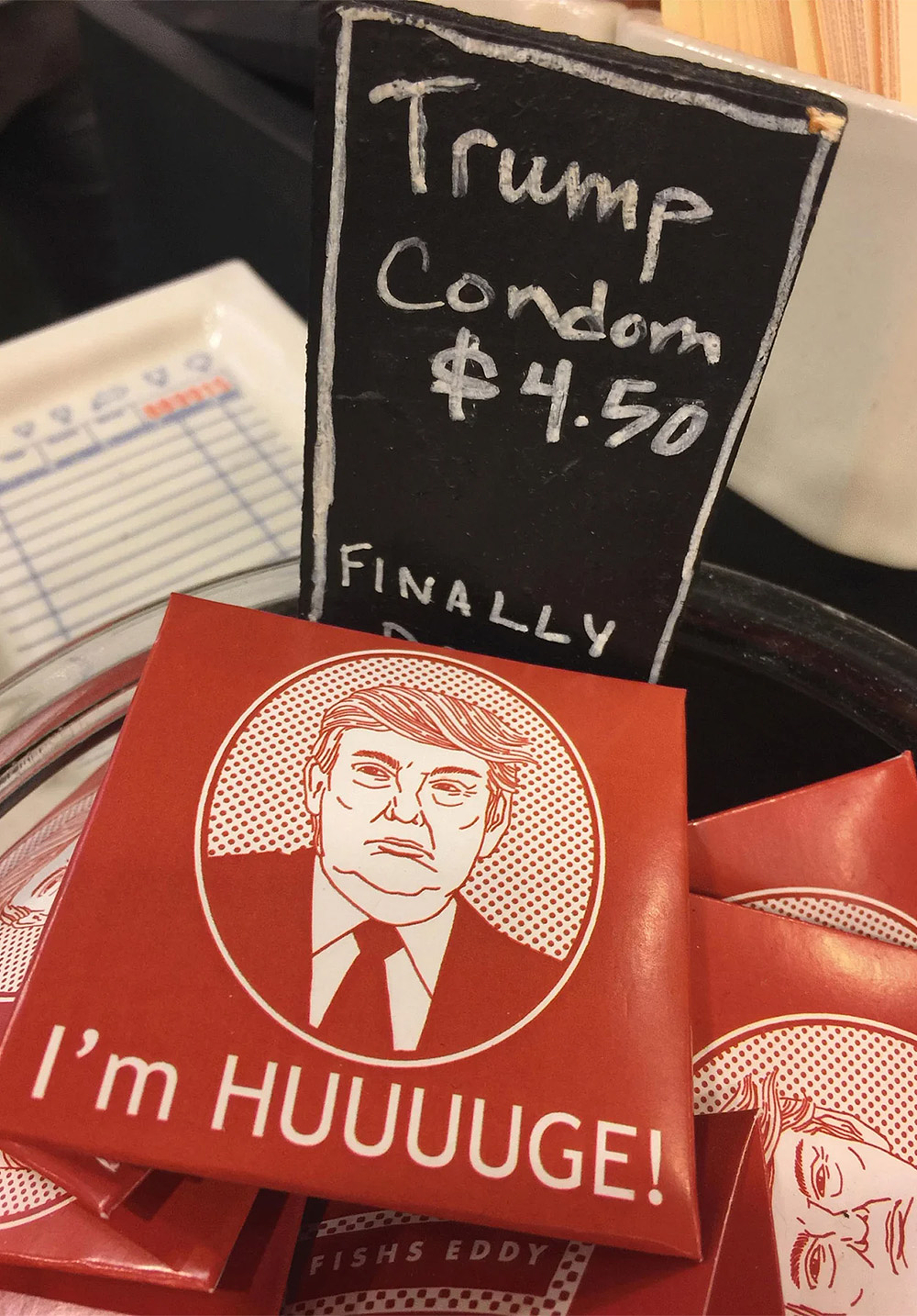 全美炸了!爱泼斯坦案最新文件曝光,超1200名“恶魔岛”受害者信息被涂黑(组图) - 7
