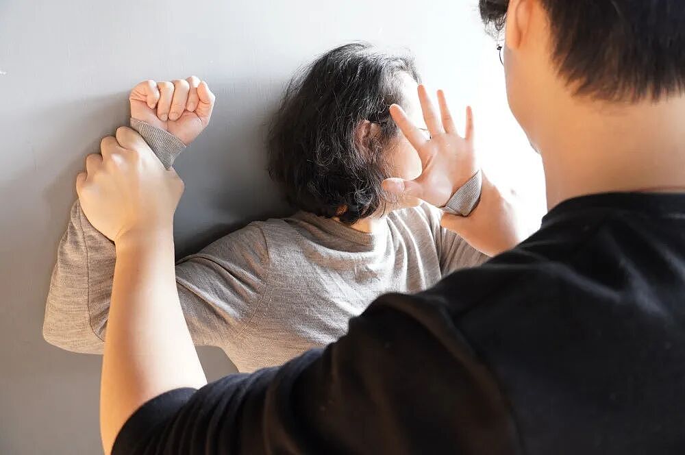 令人发指!日本33岁程序员,因自卑绑架女邻居当性奴,杀人分尸后还淡定上电视...(组图) - 5