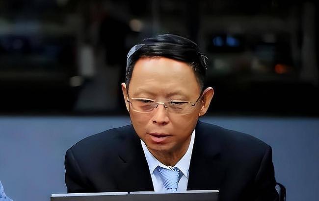 他全家移民却在中国疯狂捞金,一年赚走4个亿(组图) - 1
