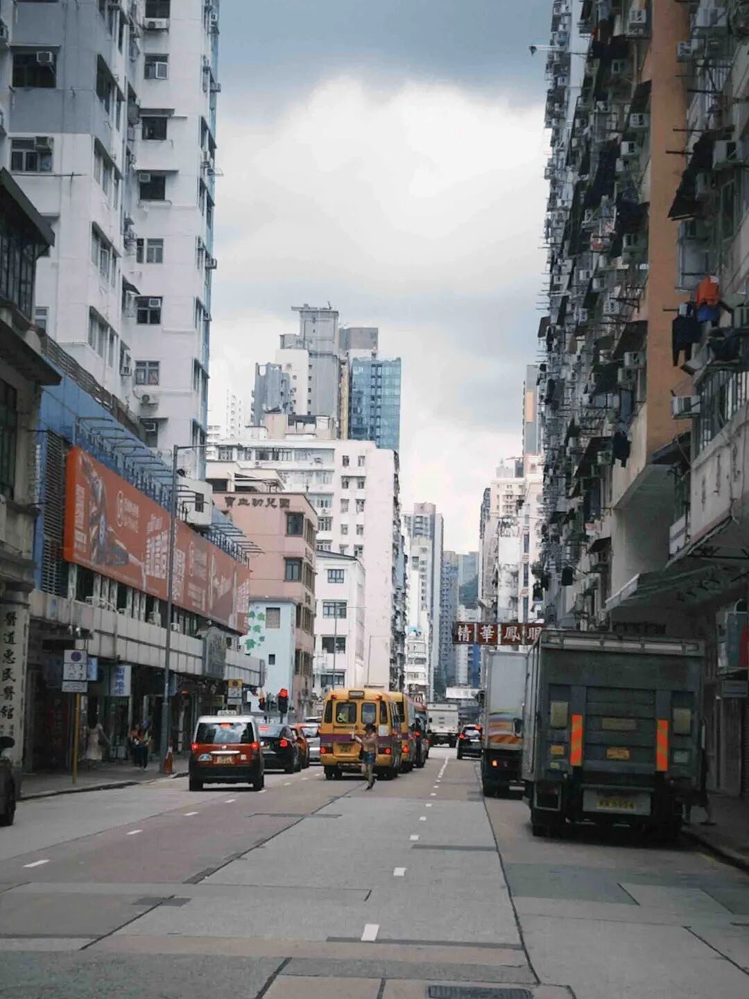 “月薪6万，不被裁员”，香港年轻人也开始挤破头考公（组图） - 3