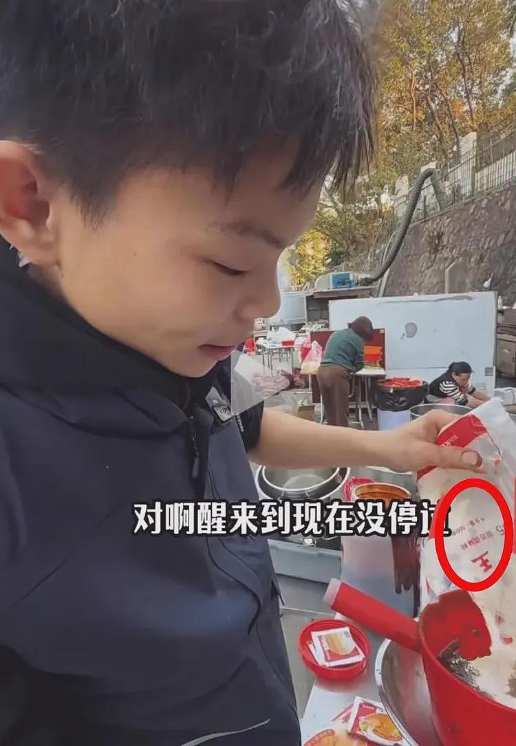 走红不到一周，烤鸡少年