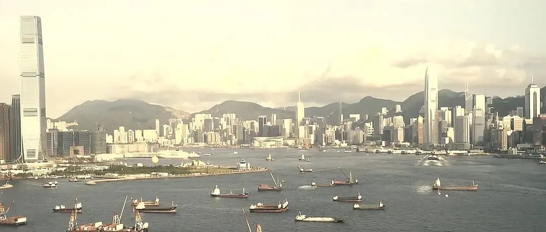 “月薪6万，不被裁员”，香港年轻人也开始挤破头考公（组图） - 13
