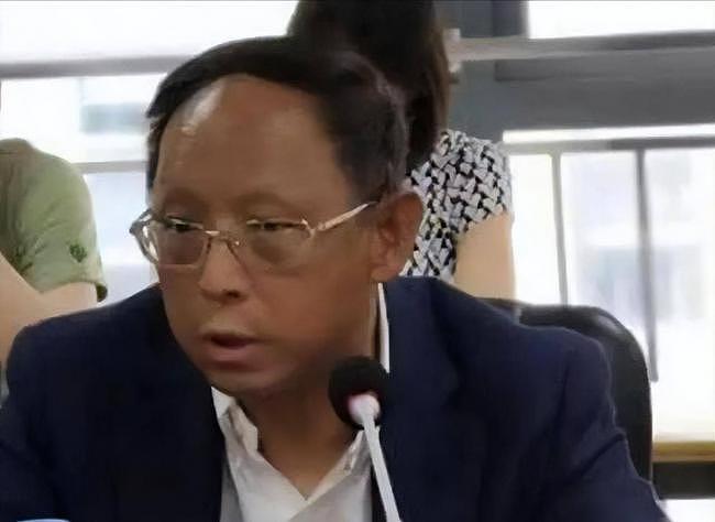 他全家移民却在中国疯狂捞金,一年赚走4个亿(组图) - 2