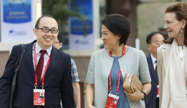 他全家移民却在中国疯狂捞金,一年赚走4个亿(组图) - 12