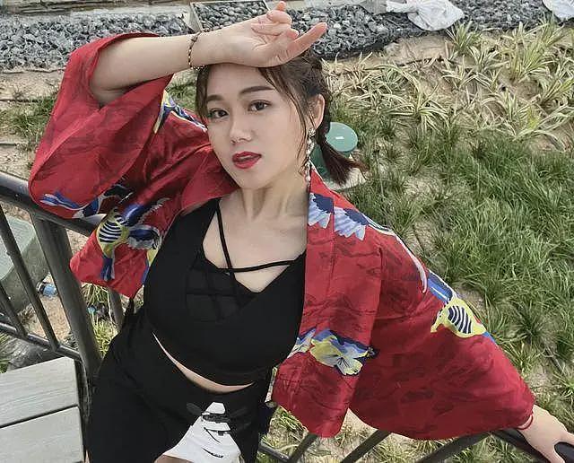 恭喜!香港知名女星离婚三年疑有新恋情,因着装暴露惹前夫不满(组图) - 9