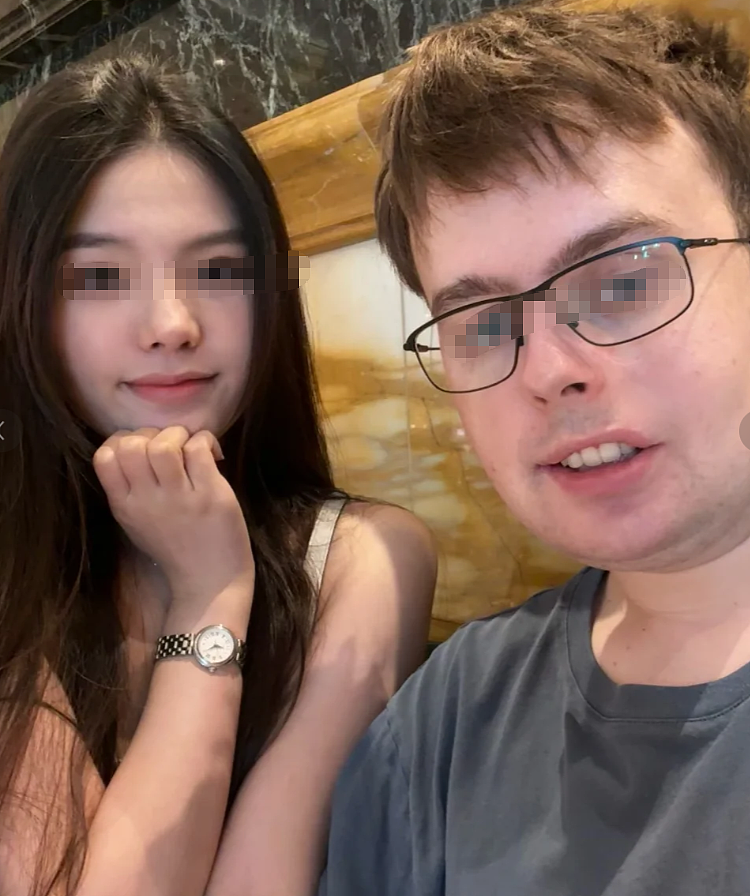 二婚宝妈得瑟旋耀嫁西班牙老公后翻车，个人照片和经历被评论区群嘲（组图） - 1