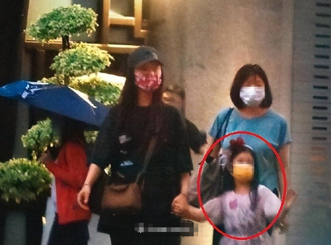 林心如首晒女儿近照！引全网热议：确实像霍建华……（组图） - 4
