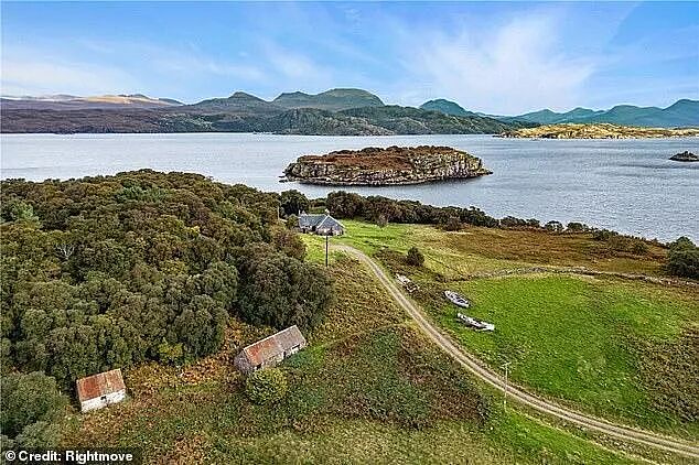 英国乡村豪宅“清仓大甩卖”!壮丽的城堡和湖光山色不香了?(组图) - 5