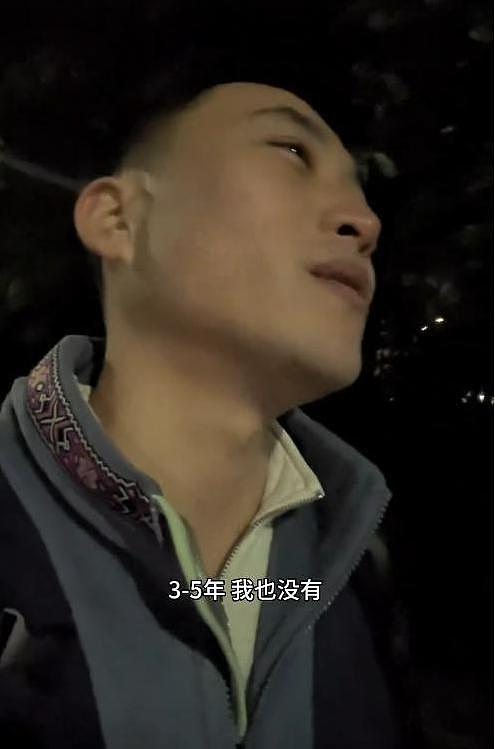 威海35岁海归硕士创业亏百万，回家借钱被父赶出门，母亲举动看哭全网（组图） - 4