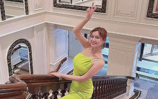 恭喜!香港知名女星离婚三年疑有新恋情,因着装暴露惹前夫不满(组图) - 8