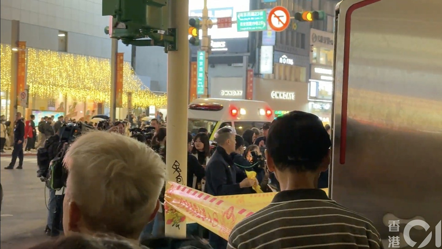 台北斩人，男骑士停红灯遭砍倒地影片曝光，撑到转角血流不止身亡（视频/组图） - 6