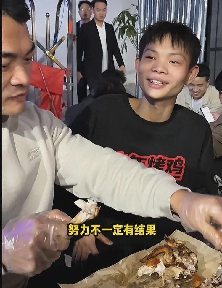 走红不到一周，烤鸡少年
