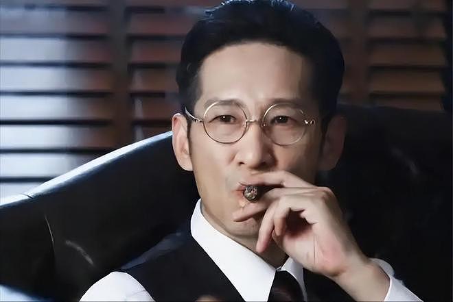 老戏骨王劲松：没儿没女、没绯闻，熬了30年，终于靠演技杀疯了！（组图） - 8