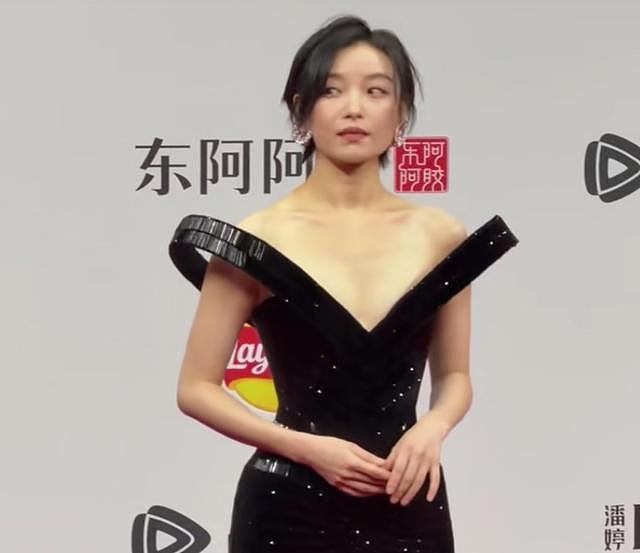流量当道,大花落幕!赵露思和白鹿上桌,倪妮、宋茜成活动吉祥物(组图) - 11