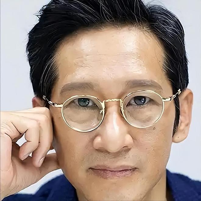 老戏骨王劲松：没儿没女、没绯闻，熬了30年，终于靠演技杀疯了！（组图） - 13