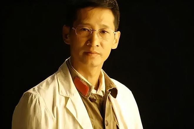 老戏骨王劲松：没儿没女、没绯闻，熬了30年，终于靠演技杀疯了！（组图） - 6
