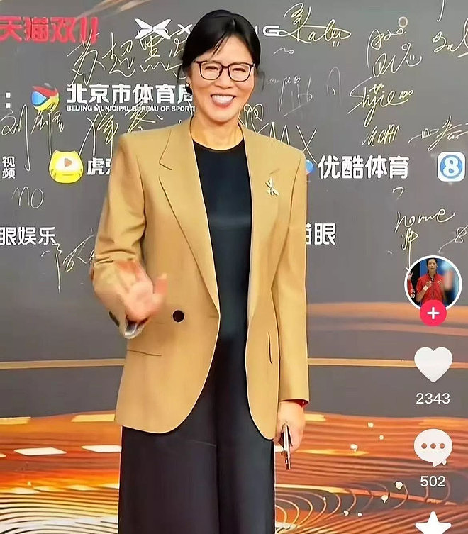 从“铁榔头”到“整容狂魔”，64岁郎平大变样（组图） - 18