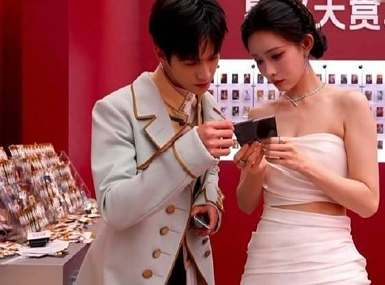 李昀锐孟子义对视时眼神拉丝,牵手走红毯,汪苏泷一句调侃差点道出真相,正主撒糖,“昀牵孟绕”CP粉狂欢(组图) - 3