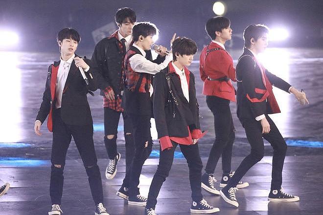 时代少年团缺席星光大赏舞台引争议：5842万星光值为何换不来一个表演机会？（组图） - 4