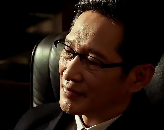老戏骨王劲松：没儿没女、没绯闻，熬了30年，终于靠演技杀疯了！（组图） - 12