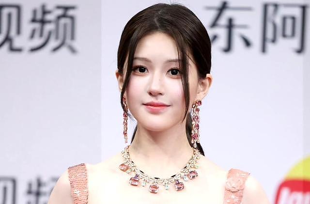 流量当道,大花落幕!赵露思和白鹿上桌,倪妮、宋茜成活动吉祥物(组图) - 25