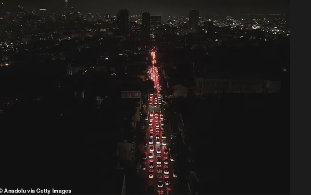 人工智能翻车现场：旧金山大停电，无人驾驶出租车当街“躺平”（组图） - 12