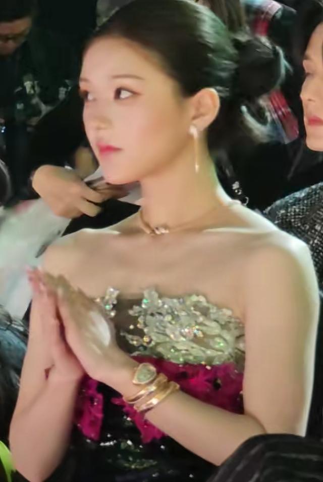 流量当道,大花落幕!赵露思和白鹿上桌,倪妮、宋茜成活动吉祥物(组图) - 33