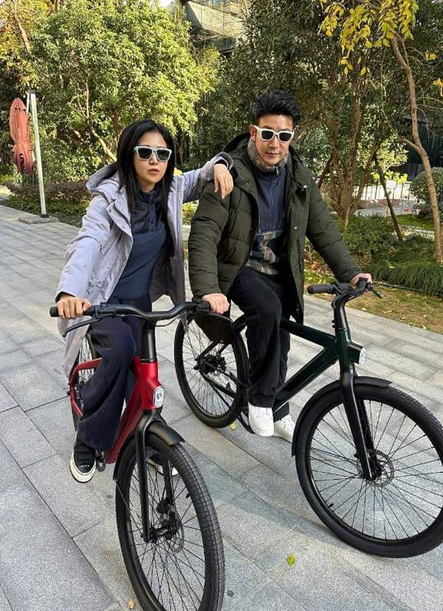 郭京飞与姐夫合照忘P图，俩人胖了有30斤，陆毅老得上嘴唇快没了（组图） - 7