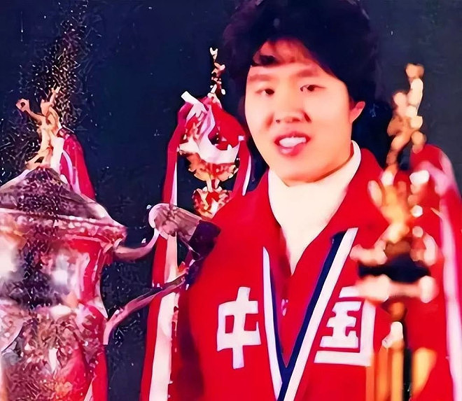 从“铁榔头”到“整容狂魔”，64岁郎平大变样（组图） - 3