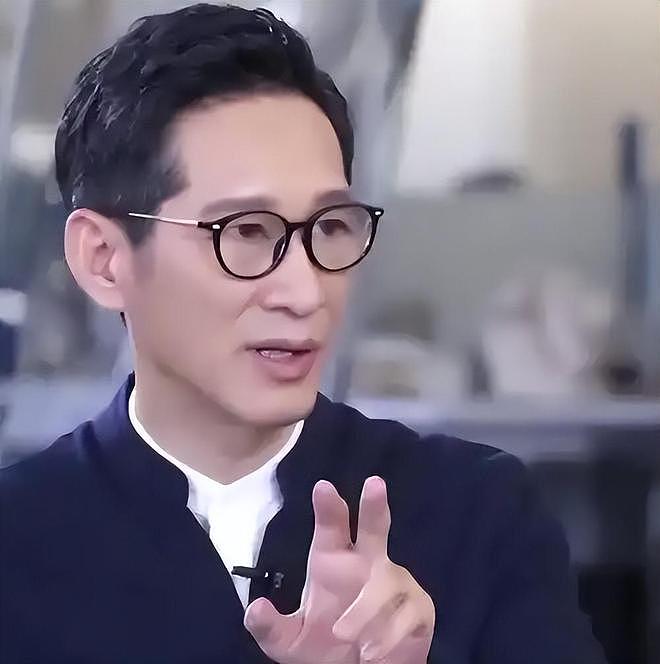 老戏骨王劲松：没儿没女、没绯闻，熬了30年，终于靠演技杀疯了！（组图） - 10