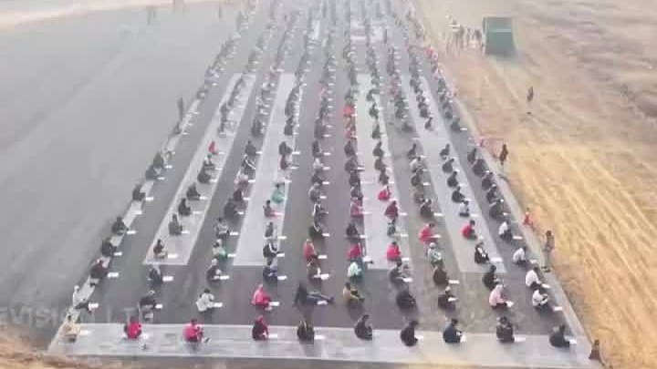 印度8000人竞争187个民防职位，考点设在机场跑道（图） - 1