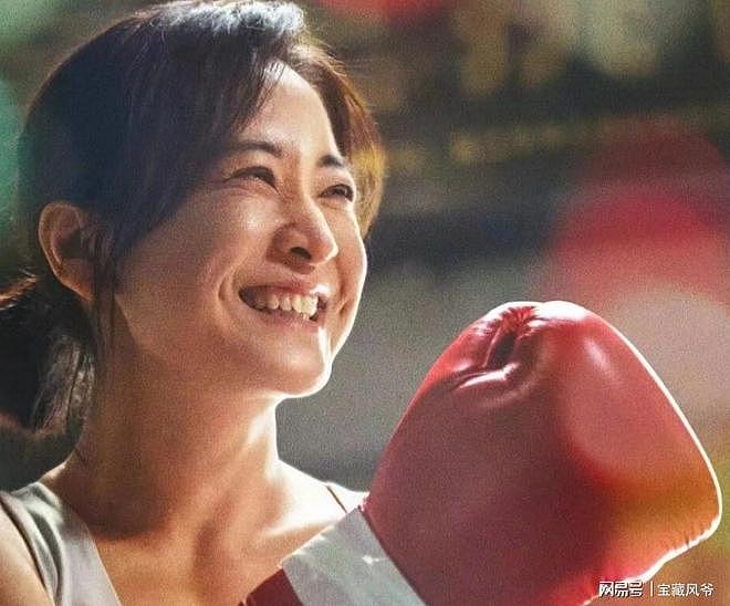 43岁贾玲近况：退出春晚、淡出综艺，解散公司，她把自己作没了？（组图） - 6