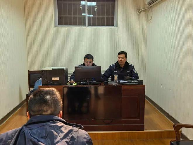 男子遇到多辆车辆使用远光灯,一怒之下,边开车边用弹弓和钢珠射碎多车玻璃,警方:涉嫌危害公共安全罪,刑拘(组图) - 3