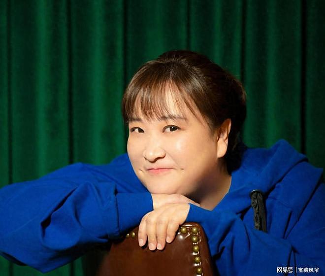 43岁贾玲近况：退出春晚、淡出综艺，解散公司，她把自己作没了？（组图） - 1