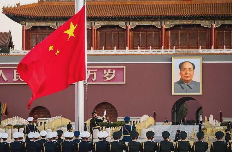 辱华？天安门禁穿汉服，安检员称“奇装异服”（组图） - 1