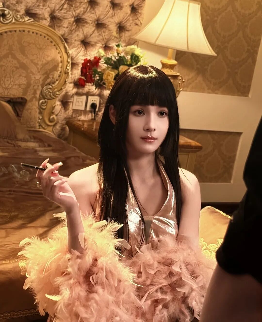 冲上热搜！女演员被曝与助理打架，本人发文（组图） - 2